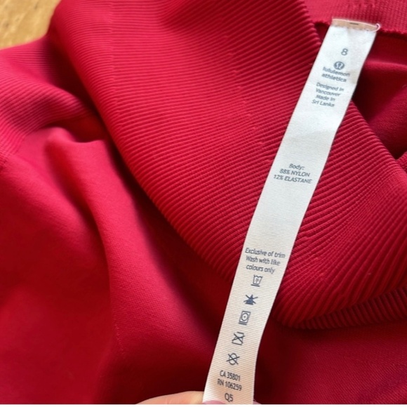 Lululemon Zone In Tight. Cranberry 27 inch. Size 8. Like New - Picture 4 of 10